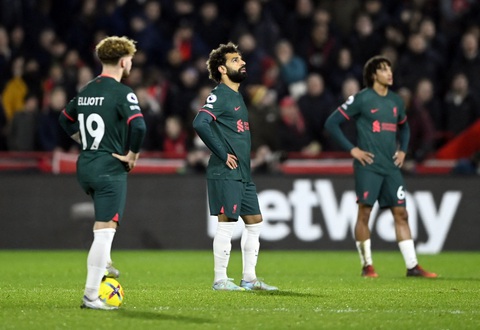 Hai lần được VAR cứu, Liverpool vẫn thua Brentford - Ảnh 2. Hai lần được VAR cứu, Liverpool vẫn thua Brentford - Ảnh 2.