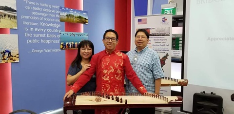 Chàng trai Mỹ gốc Việt mê âm nhạc dân tộc Việt Nam - Ảnh 7. Chàng trai Mỹ gốc Việt mê âm nhạc dân tộc Việt Nam - Ảnh 7.