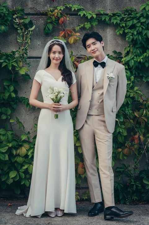 Lee Jong Suk ‘lỡ lời’ gọi YoonA là vợ, fan réo gọi IU - Ảnh 5. Lee Jong Suk ‘lỡ lời’ gọi YoonA là vợ, fan réo gọi IU - Ảnh 5.