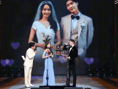 Lee Jong Suk ‘lỡ lời’ gọi YoonA là vợ, fan réo gọi IU - Ảnh 4. Lee Jong Suk ‘lỡ lời’ gọi YoonA là vợ, fan réo gọi IU - Ảnh 4.