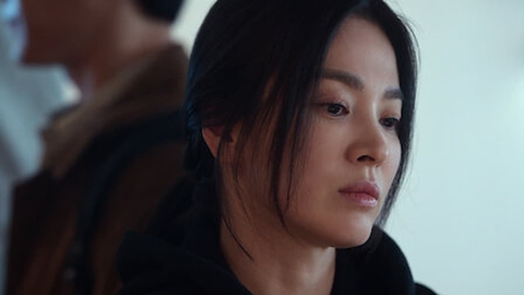 Cởi áo lộ cơ thể đầy sẹo, Song Hye Kyo bị chê bai sắc vóc - Ảnh 5. Cởi áo lộ cơ thể đầy sẹo, Song Hye Kyo bị chê bai sắc vóc - Ảnh 5.