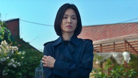 Cởi áo lộ cơ thể đầy sẹo, Song Hye Kyo bị chê bai sắc vóc - Ảnh 3. Cởi áo lộ cơ thể đầy sẹo, Song Hye Kyo bị chê bai sắc vóc - Ảnh 3.
