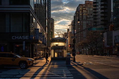 Cư dân New York cảm xúc lẫn lộn khi tuyết đầu mùa đến muộn - Ảnh 4. Cư dân New York cảm xúc lẫn lộn khi tuyết đầu mùa đến muộn - Ảnh 4.
