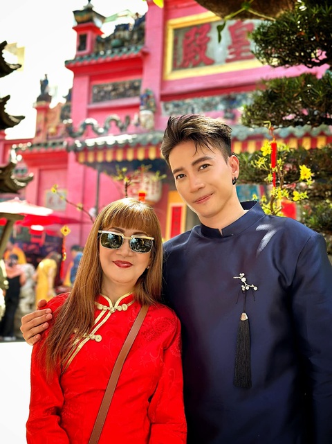 Mới đi diễn đầu năm, S.T Sơn Thạch đã gặp chuyện giật mình - Ảnh 3. Mới đi diễn đầu năm, S.T Sơn Thạch đã gặp chuyện giật mình - Ảnh 3.