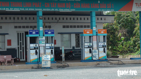 Chiết khấu xăng dầu 0 đồng, nhiều cây xăng treo bảng ‘hết xăng’ - Ảnh 1. Chiết khấu xăng dầu 0 đồng, nhiều cây xăng treo bảng ‘hết xăng’ - Ảnh 1.