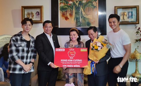 Mai Vàng tri ân tôn vinh nghệ sĩ Kim Cương và Lệ Thủy - Ảnh 1. Mai Vàng tri ân tôn vinh nghệ sĩ Kim Cương và Lệ Thủy - Ảnh 1.
