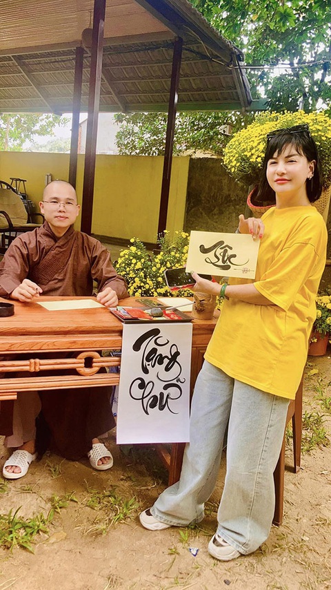 Ảnh vui sao Việt 30-1: Ngọc Trinh nhí nhảnh bên cháu gái - Ảnh 2. Ảnh vui sao Việt 30-1: Ngọc Trinh nhí nhảnh bên cháu gái - Ảnh 2.