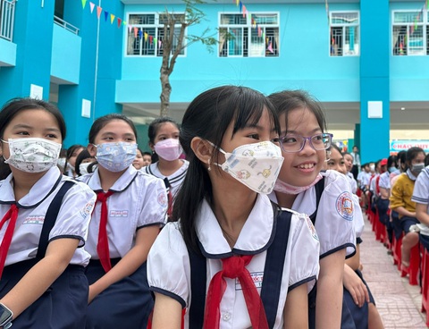 Trường tiểu học Trần Quốc Toản khánh thành ngay ngày đầu tiên học sinh đi học lại - Ảnh 1. Trường tiểu học Trần Quốc Toản khánh thành ngay ngày đầu tiên học sinh đi học lại - Ảnh 1.