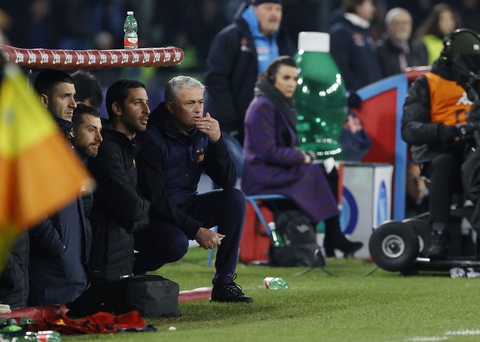 Đánh bại AS Roma của Mourinho, Napoli bỏ xa Inter Milan 13 điểm - Ảnh 3. Đánh bại AS Roma của Mourinho, Napoli bỏ xa Inter Milan 13 điểm - Ảnh 3.