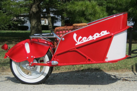 Độ xe Vespa kéo theo ‘nhà’ làm từ… xốp - Ảnh 12. Độ xe Vespa kéo theo ‘nhà’ làm từ… xốp - Ảnh 12.