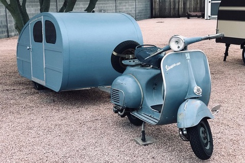 Độ xe Vespa kéo theo ‘nhà’ làm từ… xốp - Ảnh 2. Độ xe Vespa kéo theo ‘nhà’ làm từ… xốp - Ảnh 2.