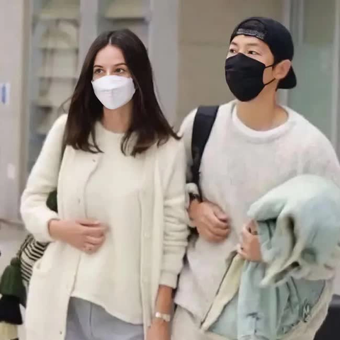 HOT: Song Joong Ki tuyên bố kết hôn, bạn gái người Anh mang thai - Ảnh 2. HOT: Song Joong Ki tuyên bố kết hôn, bạn gái người Anh mang thai - Ảnh 2.