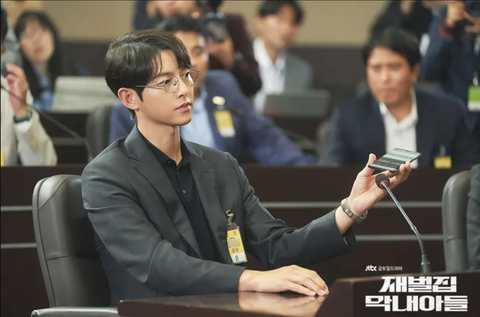 Song Joong Ki tái hôn, bạn gái người Anh đang mang bầu bé gái - Ảnh 1. Song Joong Ki tái hôn, bạn gái người Anh đang mang bầu bé gái - Ảnh 1.