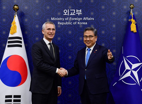 NATO muốn Hàn Quốc thay đổi chính sách cấp vũ khí cho nước ngoài - Ảnh 1. NATO muốn Hàn Quốc thay đổi chính sách cấp vũ khí cho nước ngoài - Ảnh 1.