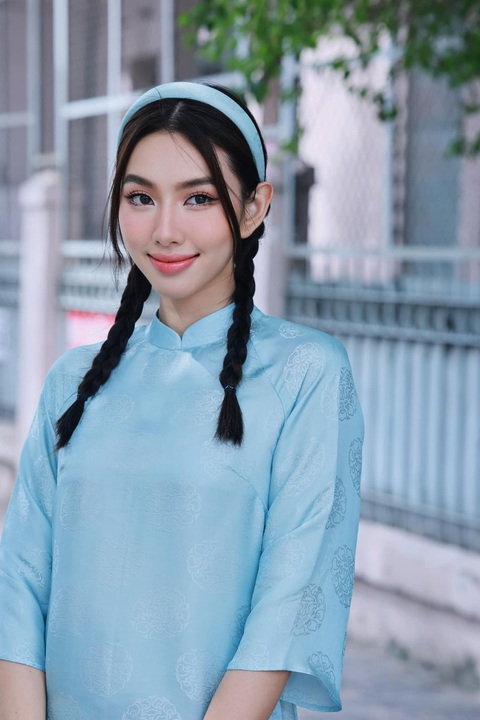 Hoa hậu Thùy Tiên ghi điểm với style cực cháy ngày đầu năm - Ảnh 4. Hoa hậu Thùy Tiên ghi điểm với style cực cháy ngày đầu năm - Ảnh 4.