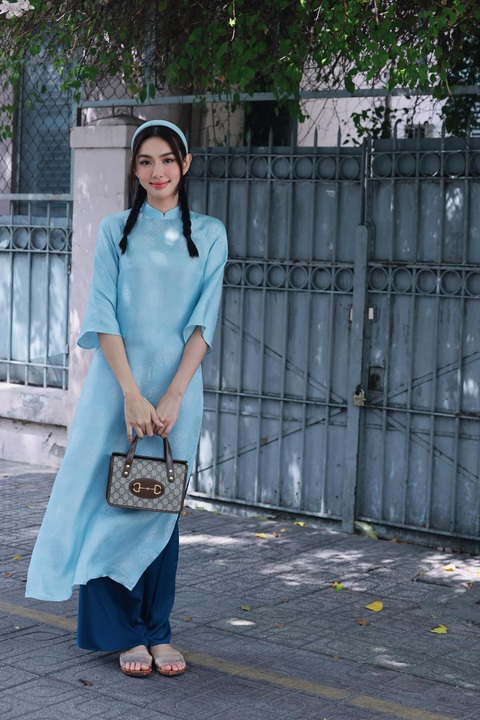 Hoa hậu Thùy Tiên ghi điểm với style cực cháy ngày đầu năm - Ảnh 3. Hoa hậu Thùy Tiên ghi điểm với style cực cháy ngày đầu năm - Ảnh 3.