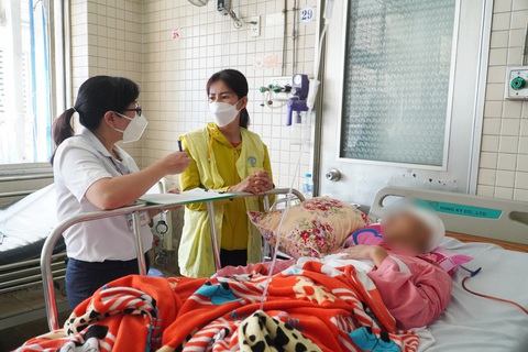 Miễn viện phí cho thiếu niên từ Côn Đảo vào đất liền cấp cứu - Ảnh 1. Miễn viện phí cho thiếu niên từ Côn Đảo vào đất liền cấp cứu - Ảnh 1.