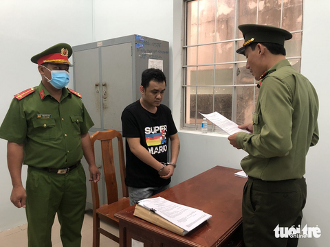 Bắt thanh niên cho bạn mượn súng để đi bắn người gây thương tích - Ảnh 1. Bắt thanh niên cho bạn mượn súng để đi bắn người gây thương tích - Ảnh 1.