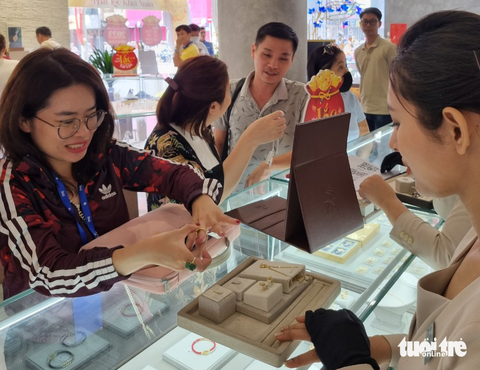 Mua vàng mùng 9 nhưng đúng ngày vía Thần Tài mới chịu nhận - Ảnh 2. Mua vàng mùng 9 nhưng đúng ngày vía Thần Tài mới chịu nhận - Ảnh 2.