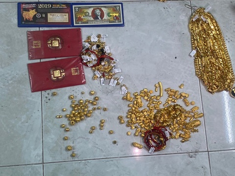Bắt nghi phạm trộm hơn 100 lượng vàng tại tiệm vàng ở quận 12, TP.HCM - Ảnh 3. Bắt nghi phạm trộm hơn 100 lượng vàng tại tiệm vàng ở quận 12, TP.HCM - Ảnh 3.