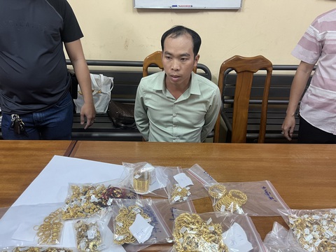 Bắt nghi phạm trộm hơn 100 lượng vàng tại tiệm vàng ở quận 12, TP.HCM - Ảnh 1. Bắt nghi phạm trộm hơn 100 lượng vàng tại tiệm vàng ở quận 12, TP.HCM - Ảnh 1.