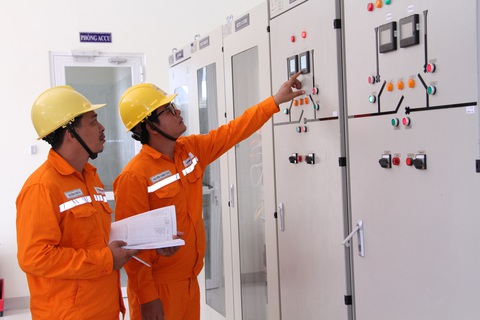 Điện lực miền Nam: Dòng điện “chạy” an toàn, đầy đủ trong dịp Tết Nguyên đán - Ảnh 4. Điện lực miền Nam: Dòng điện “chạy” an toàn, đầy đủ trong dịp Tết Nguyên đán - Ảnh 4.