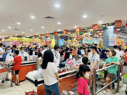 Khách hàng mua sắm Tết tại hệ thống bán lẻ của Saigon Co.op vào dịp Tết Quý Mão 2023 - Ảnh: H.C Khách hàng mua sắm Tết tại hệ thống bán lẻ của Saigon Co.op vào dịp Tết Quý Mão 2023 - Ảnh: H.C