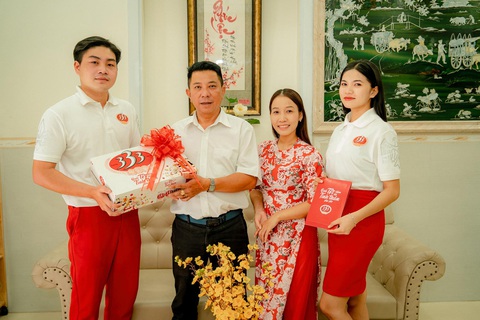 Bia 333 trao gửi quà Tết - Ảnh 4. Bia 333 trao gửi quà Tết - Ảnh 4.