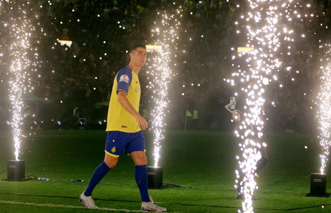 25.000 CĐV Al Nassr xem Ronaldo ra mắt - Ảnh 3. 25.000 CĐV Al Nassr xem Ronaldo ra mắt - Ảnh 3.