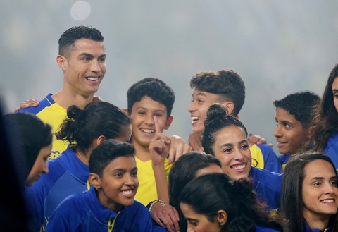 25.000 CĐV Al Nassr xem Ronaldo ra mắt - Ảnh 4. 25.000 CĐV Al Nassr xem Ronaldo ra mắt - Ảnh 4.