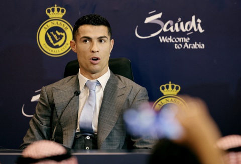 25.000 CĐV Al Nassr xem Ronaldo ra mắt - Ảnh 1. 25.000 CĐV Al Nassr xem Ronaldo ra mắt - Ảnh 1.