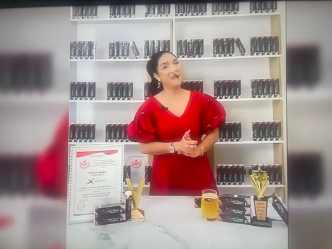 Hoảng hồn khi nghệ sĩ quảng cáo thuốc... kích dục - Ảnh 1. Hoảng hồn khi nghệ sĩ quảng cáo thuốc... kích dục - Ảnh 1.