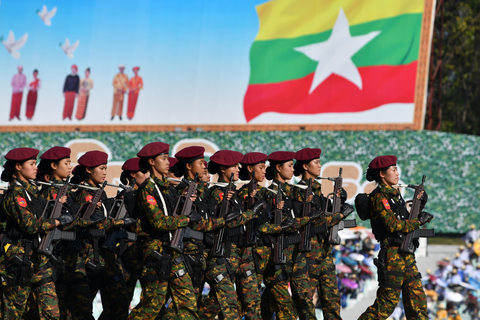 Myanmar duyệt binh nhưng để ngỏ ngày bầu cử, Tổng thống Vladimir Putin gửi chúc mừng - Ảnh 1. Myanmar duyệt binh nhưng để ngỏ ngày bầu cử, Tổng thống Vladimir Putin gửi chúc mừng - Ảnh 1.