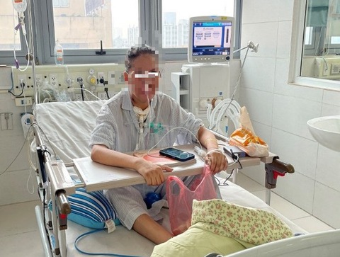 Tự trị cúm bằng corticoid, người phụ nữ phải chạy ECMO hơn tháng - Ảnh 1. Tự trị cúm bằng corticoid, người phụ nữ phải chạy ECMO hơn tháng - Ảnh 1.