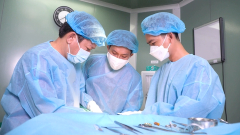Tiêm filler làm đẹp vòng ba, cô gái lãnh hậu quả ngược - Ảnh 1. Tiêm filler làm đẹp vòng ba, cô gái lãnh hậu quả ngược - Ảnh 1.