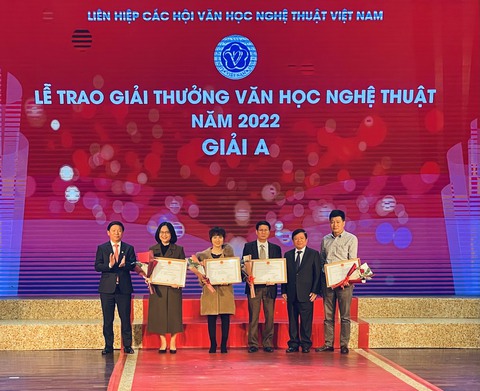Tranh về trận Điện Biên Phủ tiếp tục được vinh danh - Ảnh 4. Tranh về trận Điện Biên Phủ tiếp tục được vinh danh - Ảnh 4.