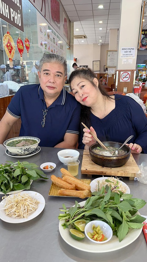 Ảnh vui sao Việt 4-1: Angela Phương Trinh khoe cơ bắp cuồn cuộn - Ảnh 4. Ảnh vui sao Việt 4-1: Angela Phương Trinh khoe cơ bắp cuồn cuộn - Ảnh 4.