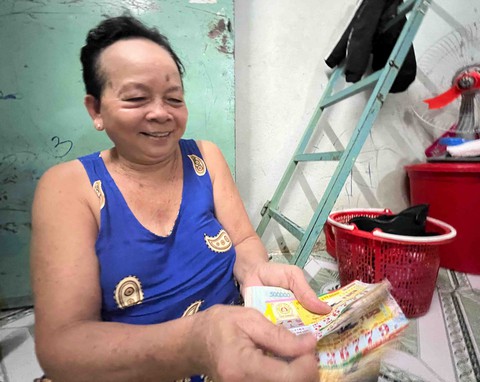 Hậu trúng số - những chuyện kỳ lạ khó tin có thật: Đổi bánh canh lấy vé số, ai ngờ trúng độc đắc - Ảnh 3. Hậu trúng số - những chuyện kỳ lạ khó tin có thật: Đổi bánh canh lấy vé số, ai ngờ trúng độc đắc - Ảnh 3.