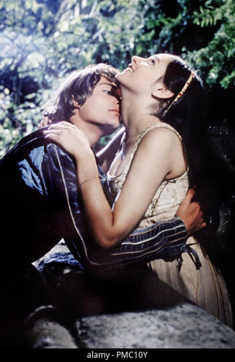 Cặp sao ‘Romeo và Juliet’ tố bị ép quay cảnh khỏa thân trong phim - Ảnh 2. Cặp sao ‘Romeo và Juliet’ tố bị ép quay cảnh khỏa thân trong phim - Ảnh 2.