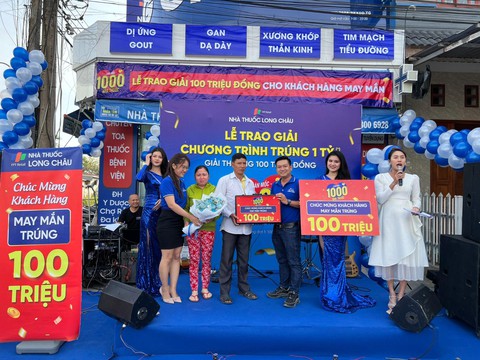 FPT Long Châu ‘chơi lớn’ khi cảm ơn khách hàng bằng những phần quà hàng trăm triệu đồng - Ảnh 1. FPT Long Châu ‘chơi lớn’ khi cảm ơn khách hàng bằng những phần quà hàng trăm triệu đồng - Ảnh 1.