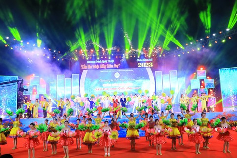 Cần Thơ bắn pháo hoa tại bốn điểm dịp Tết Nguyên đán Quý Mão 2023 - Ảnh 1. Cần Thơ bắn pháo hoa tại bốn điểm dịp Tết Nguyên đán Quý Mão 2023 - Ảnh 1.