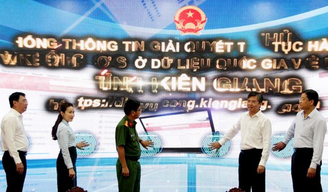 Kiên Giang vận hành hệ thống giải quyết thủ tục hành chính - Ảnh 1. Kiên Giang vận hành hệ thống giải quyết thủ tục hành chính - Ảnh 1.