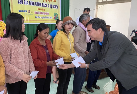 Bình Định, Phú Yên dành nhiều tỉ đồng tặng quà Tết cho người nghèo - Ảnh 1. Bình Định, Phú Yên dành nhiều tỉ đồng tặng quà Tết cho người nghèo - Ảnh 1.