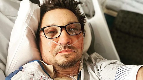 Tiết lộ lý do khiến Hawkeye Jeremy Renner suýt mất mạng với chiếc xe xúc tuyết - Ảnh 3. Tiết lộ lý do khiến Hawkeye Jeremy Renner suýt mất mạng với chiếc xe xúc tuyết - Ảnh 3.