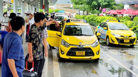 Taxi trở lại cuộc đua - Ảnh 1. Taxi trở lại cuộc đua - Ảnh 1.