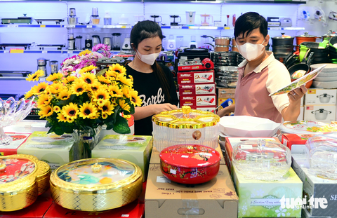 Bắt đầu nhộn nhịp sắm Tết - Ảnh 1. Bắt đầu nhộn nhịp sắm Tết - Ảnh 1.