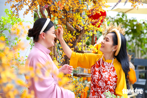 Người trẻ nô nức chụp ảnh sống ảo trước giờ Lễ hội Tết Việt khai mạc - Ảnh 7. Người trẻ nô nức chụp ảnh sống ảo trước giờ Lễ hội Tết Việt khai mạc - Ảnh 7.