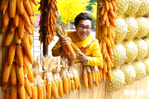 Người trẻ nô nức chụp ảnh sống ảo trước giờ Lễ hội Tết Việt khai mạc - Ảnh 8. Người trẻ nô nức chụp ảnh sống ảo trước giờ Lễ hội Tết Việt khai mạc - Ảnh 8.
