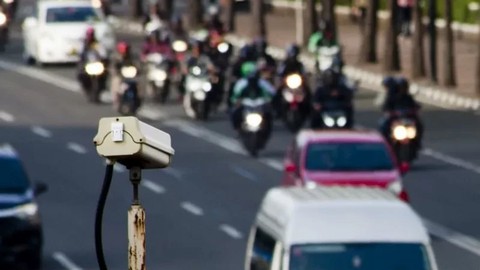 Indonesia sẽ gắn chip và mã QR vào biển số xe - Ảnh 1. Indonesia sẽ gắn chip và mã QR vào biển số xe - Ảnh 1.