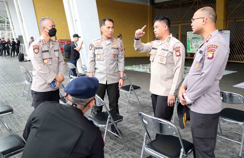 Indonesia họp bàn về an ninh cho trận gặp Việt Nam - Ảnh 5. Indonesia họp bàn về an ninh cho trận gặp Việt Nam - Ảnh 5.